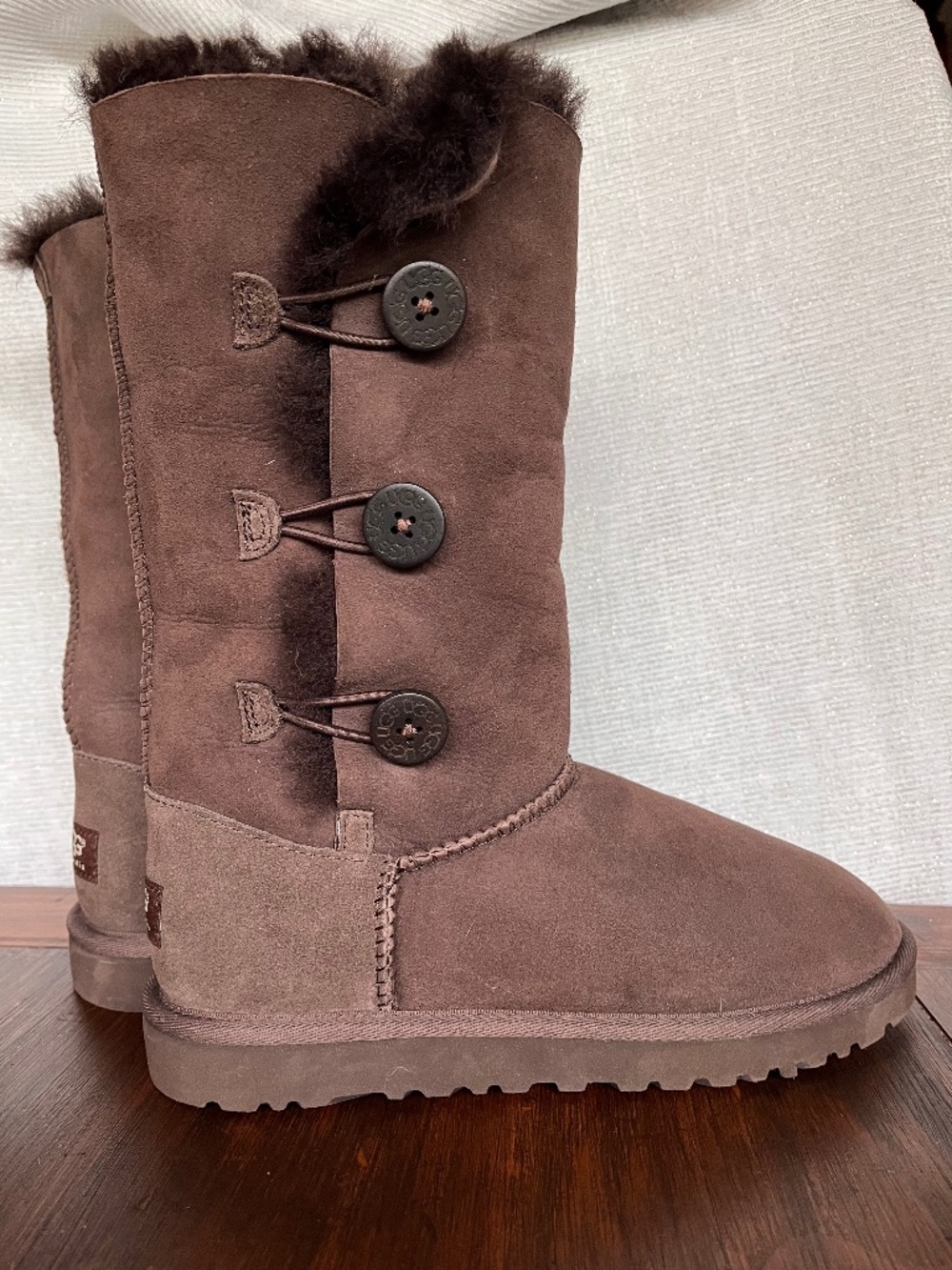 UGG Bailey Button Triplet Boots Chocolate Brown Suede Youth 5 Women 6.5 NWOB
